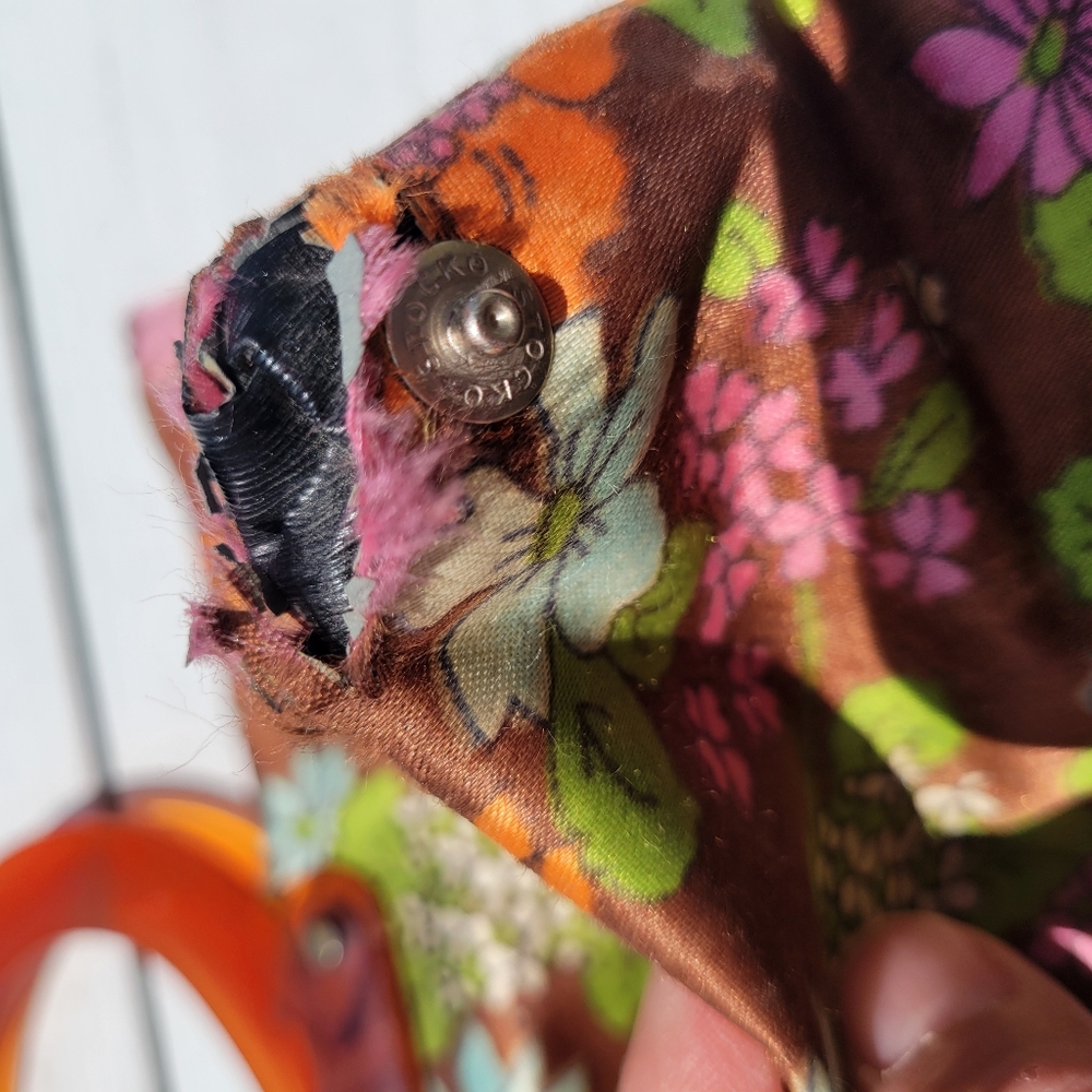 Vintage Lady's Pride Folding Floral Tote ~ Mod 1960s ~ Lucite Handles ~ Flawed - Picture 15 of 16